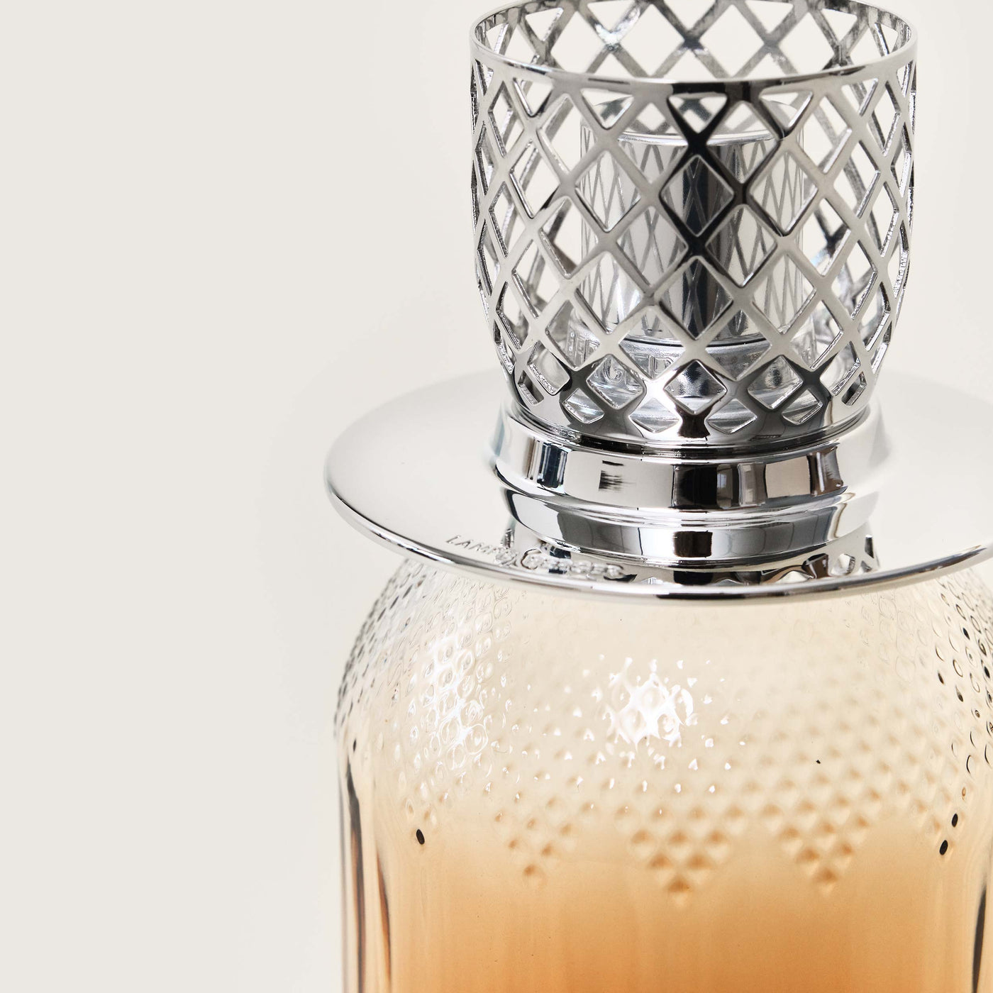 En cada acto de creación, la misma exigencia