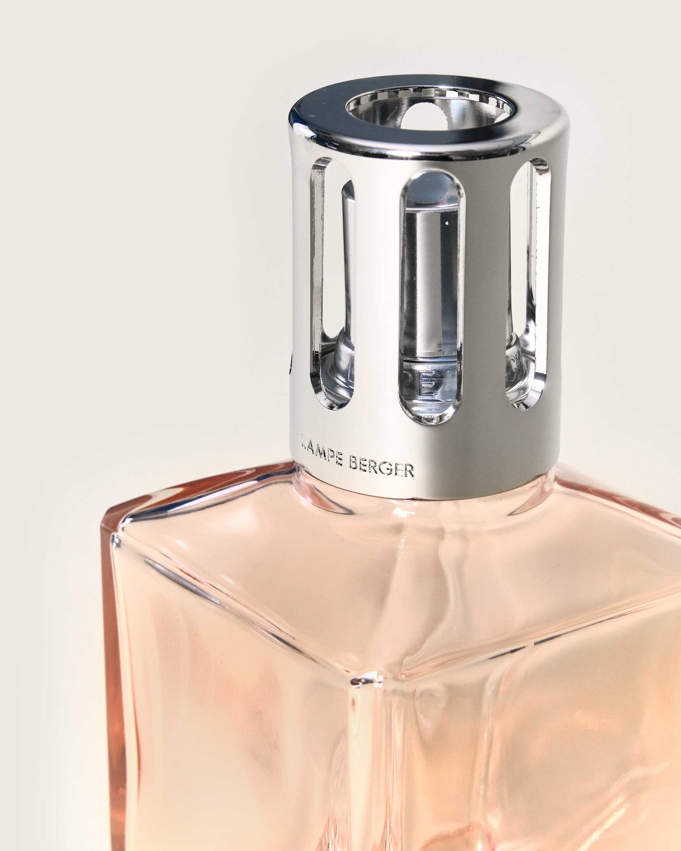 MAISON BERGER - Lampe Berger Model Facette - Difusor de lámpara de  fragancia para el hogar - 5.9 x 3.9 x 3.9 pulgadas - Incluye caricia de  algodón